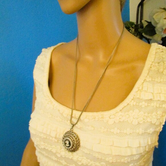 Vintage CARAVELLE BULOVA Watch Necklace: Whiting & Davis Cameo Pendant Watch - Picture 5 of 14